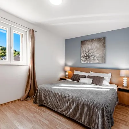 Βίλα Sunrise By Guide Mlini